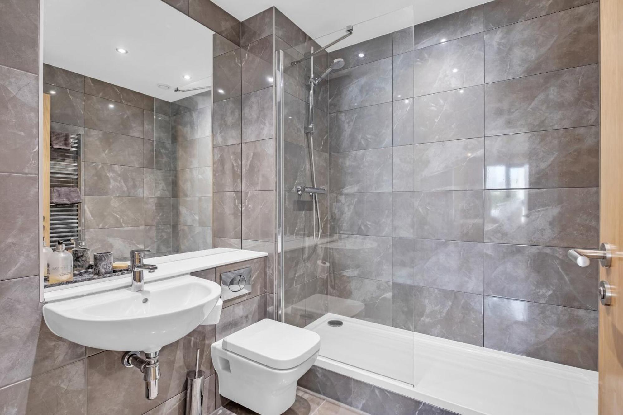 Luxurious & Glamorous Centrally Located 2 Bedroom 2 Bathroom Apartment - Central Birmingham - Secure Parking - Netflix Exterior foto